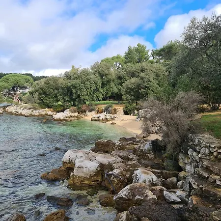Antheas I Floki Guest house 3*