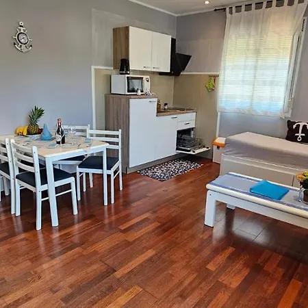Guest house Antheas I Floki 3*